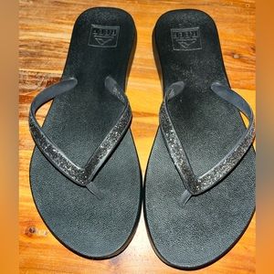 REEF Cushion Stargazer black Flip Flop only worn a few times